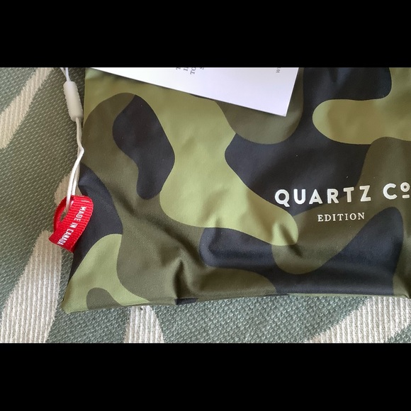 Quartz & Co Edition Down Puffer scarf - Green Camo, Made in Canada - Picture 3 of 6